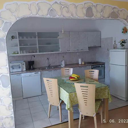 Sara * Novi Vinodolski