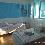 Apartament Sara *
