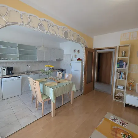 Sara Novi Vinodolski